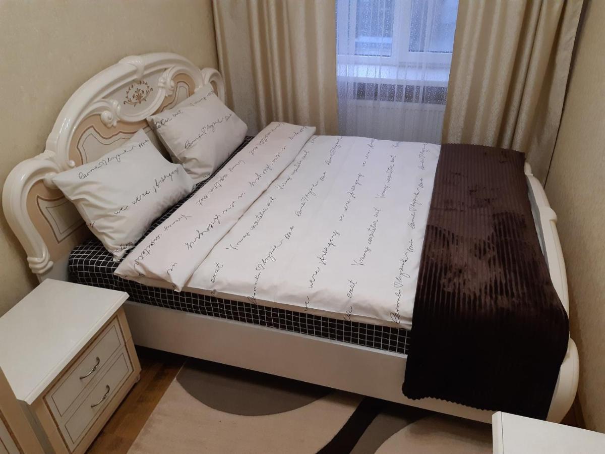Двокімнатна Appartement Shepetivka Buitenkant foto