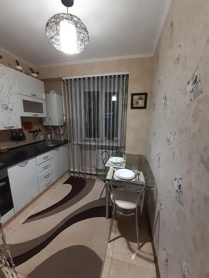 Двокімнатна Appartement Shepetivka Buitenkant foto