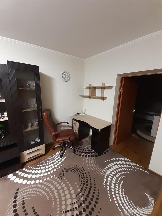 Двокімнатна Appartement Shepetivka Buitenkant foto